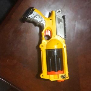 Nerf gun maverick rev-6